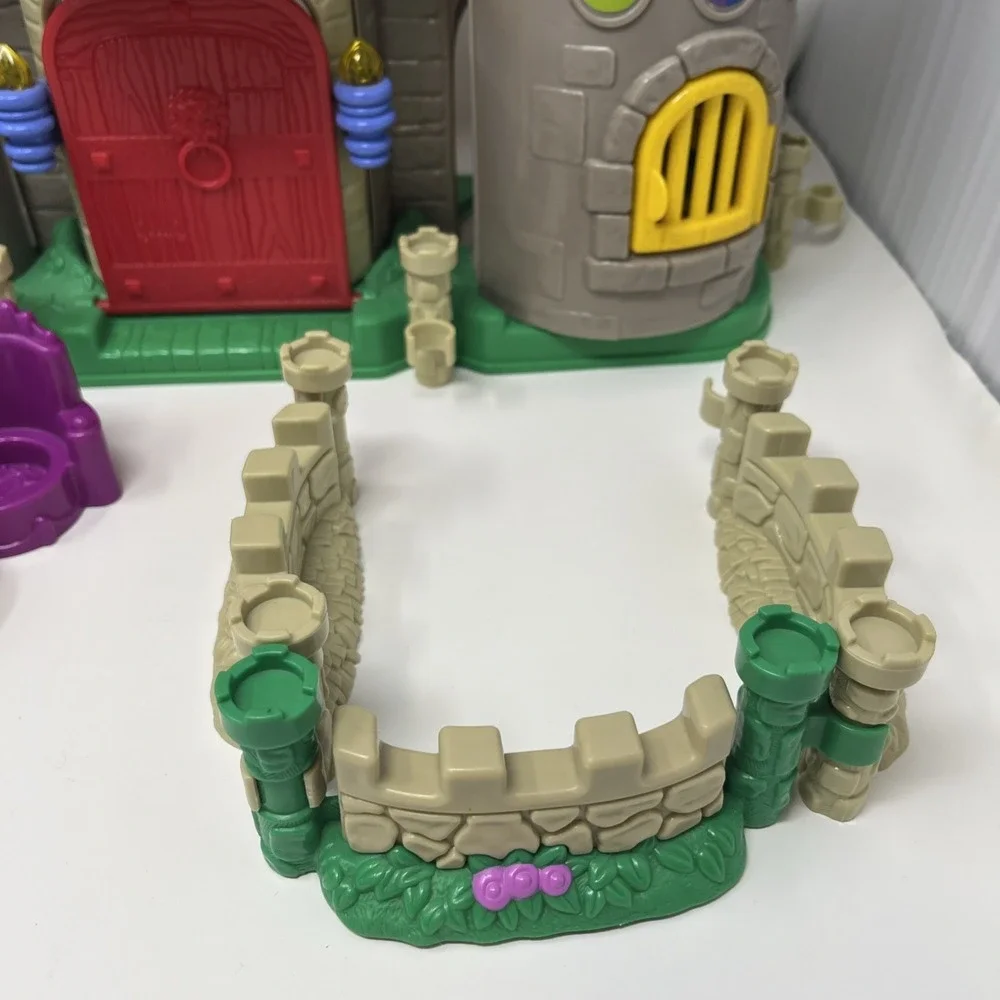 Fisher-Price Little People LiL'Kingdom Castle & Watchful Woodsman Set NO FIGURES